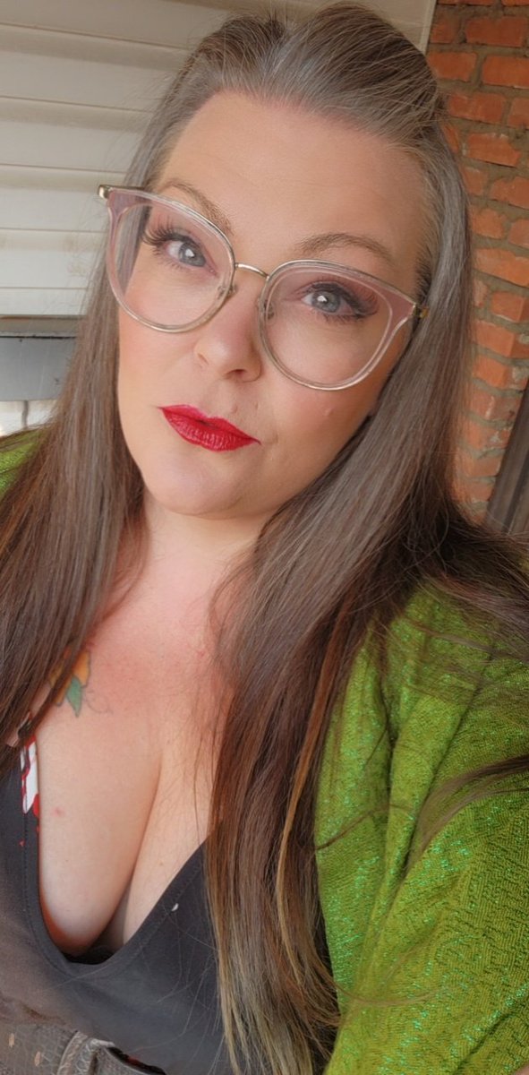 Miss_Ruthless31's tweet photo. I guess I clean up ok I guess #shamelessselfie #fatgirlflow #dressup #redlips #iwantlipfiller #trekkie #nerdgirls https://t.co/JiF7JaQu3c
