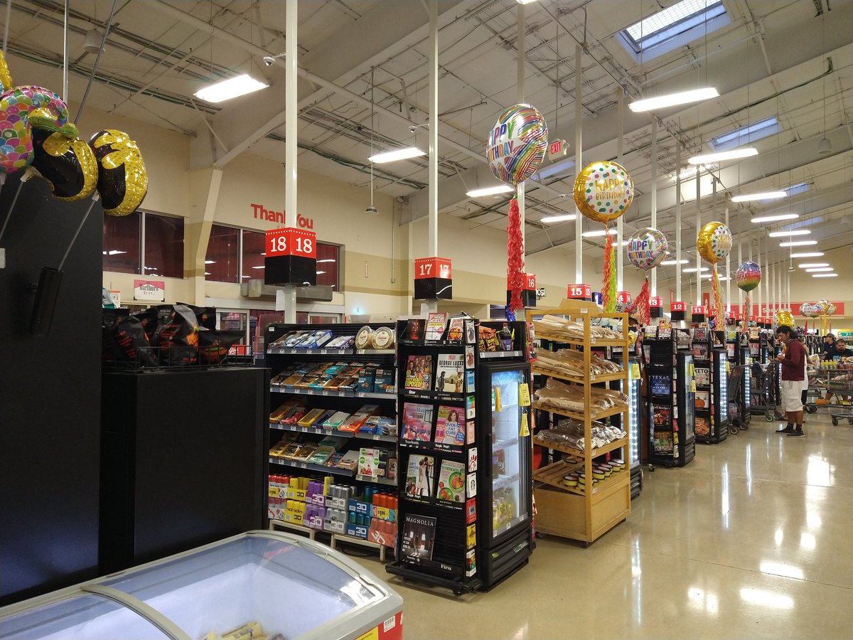 HebQuest's tweet photo. Barnhouse HEB! These ones aren't common but I have seen one elsewhere in Texas. Not the biggest but also kinda cozy!

Highway 21 and Texas Ave
Bryan, TX https://t.co/MiXcI25e8E