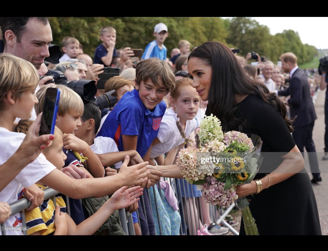 Blu_Alexia_'s tweet photo. It’s been quite clear that the fabricated hate towards Meghan, Duchess of Sussex lives only on social media,&amp; that’s where it will die.The real people have come out &amp; shown how much they love the Sussexes and that’s what matters.Not the fucking trolls huffing &amp; puffing on twitter https://t.co/1ekvGVDpAN