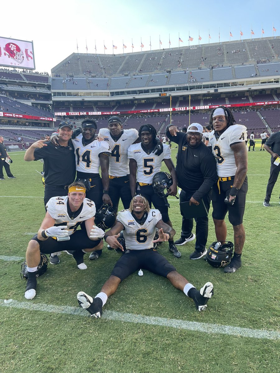 CoachDeGraf23's tweet photo. NO LIMIT TO WHAT THIS PROGRAM CAN DO!! @AppState_FB #BeatAM https://t.co/iu7hztQzHq