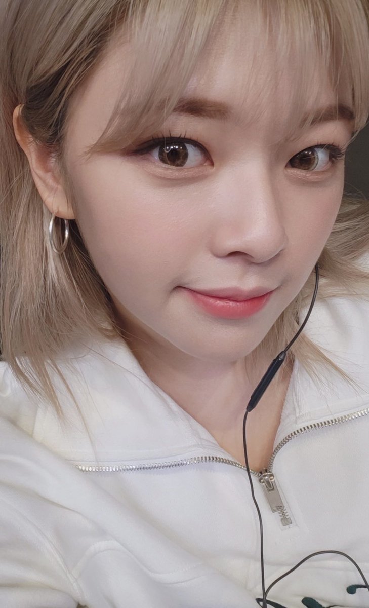 sumomo______09's tweet photo. おはよー！

テスト期間つら🥲

twiceみて気力おこしてる~!!!

がんばるぞー💟💟

 #twice  #JEONGYEON https://t.co/sOJNZi02Rw