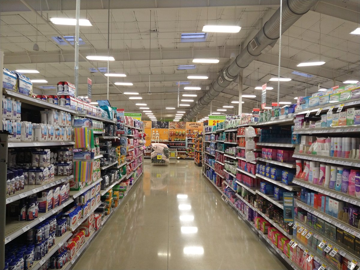 HebQuest's tweet photo. Additional pictures
The sign has a logo I sometimes see but it's usually on much older stores https://t.co/MdIKrAIgRz