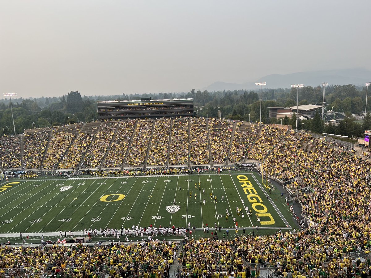 KLCCLoveCross's tweet photo. It “never rains at Autzen,” but it does get hazy with wildfire smoke. 
(And what’s that I see- an ⁦@oregonfootball⁩ TD?) https://t.co/tRaxabulu0