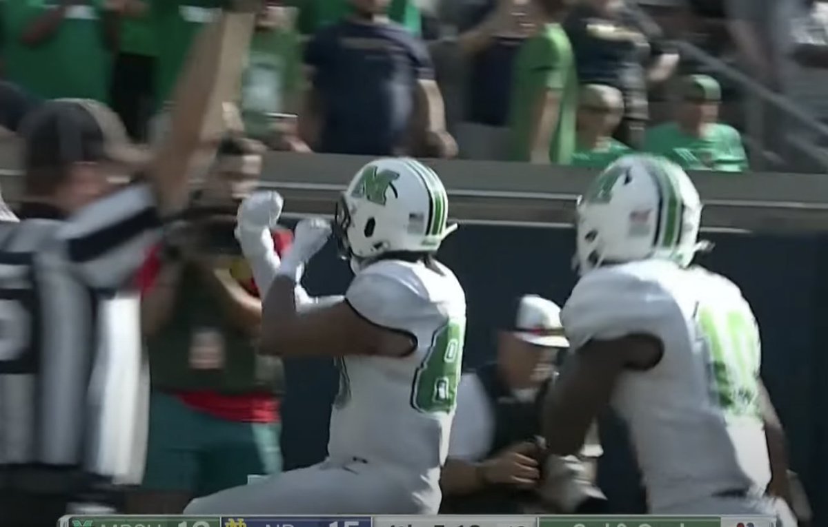 ChrisVannini's tweet photo. Missed that Marshall TE Devin Miller put up the fists like the Notre Dame mascot to celebrate his touchdown. https://t.co/imHZIThrvJ