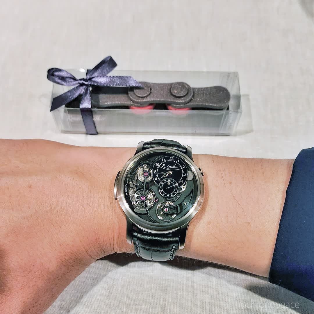 chronopeace's tweet photo. ローマンゴティエに頂いた、ロジカルワンのフュゼチェーンを模したチョコレート！しかしローマンゴティエも欲しくても買えないブランドになりましたね。 Thx for a fusee chain chocolate!

#romaingauthier #romaingauthierlogicalone #logicalone #ローマンゴティエ #ロジカルワン https://t.co/XSqcCyENYT