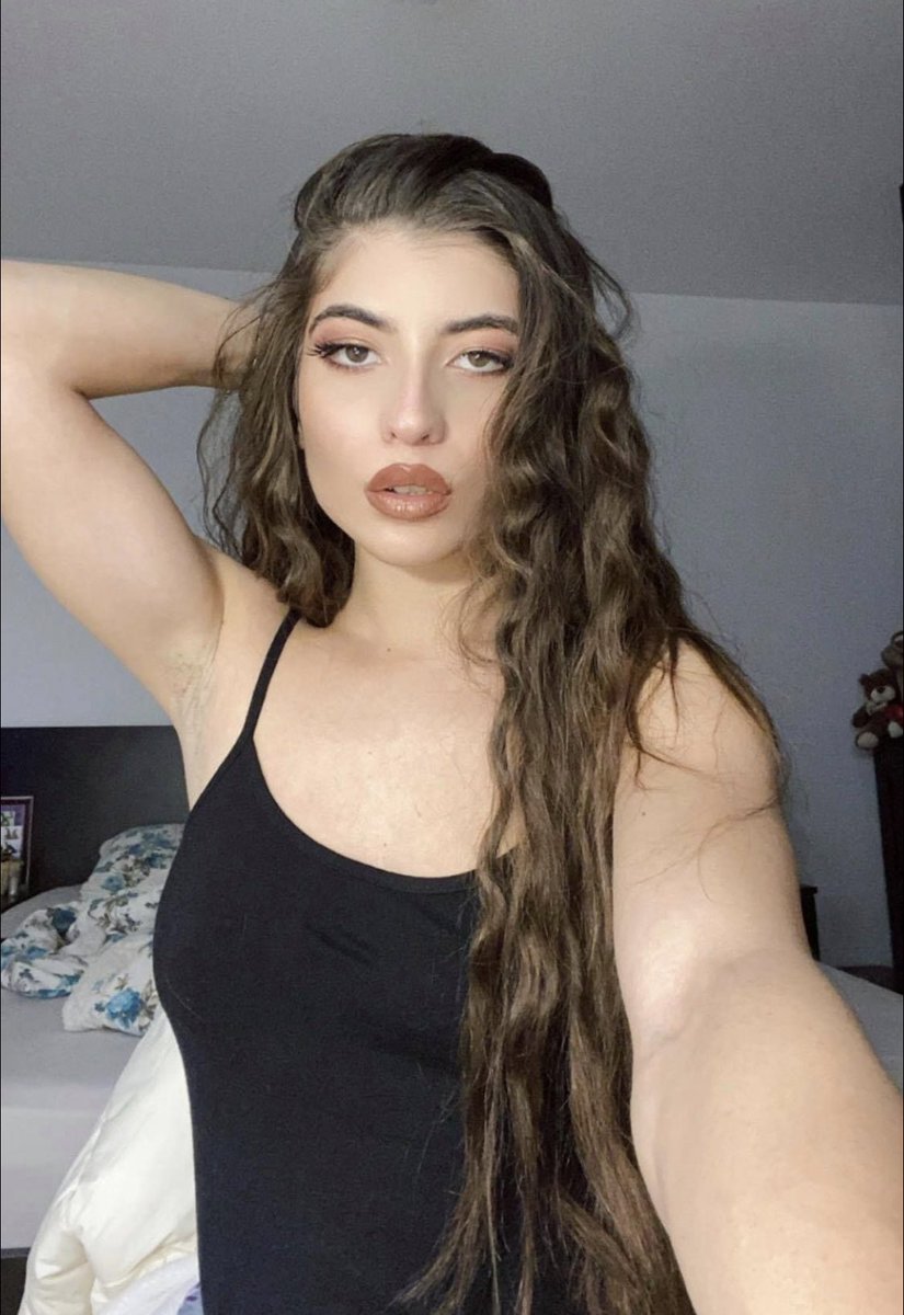 Sarah Gonzalez on Twitter: "Back on my model shit 🥰 ️😘 #TGIF #