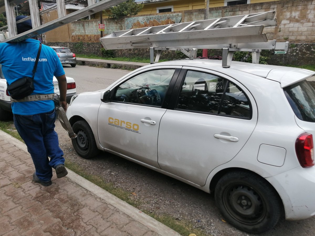 Sneru00's tweet photo. @TELMEXSoluciona Tuve q solicitar la ayuda de un técnico de #Carso porq los inútiles de #TELMEX no me pudieron dar solución. Gracias por  su pésima atención @carlosslim @TELMEXSoluciona en 5 días no pidieron reparar lo que esté técnico hizo en 3 HRS. Gracias por la atención del personal de Carso. https://t.co/v2CgWFyVNX