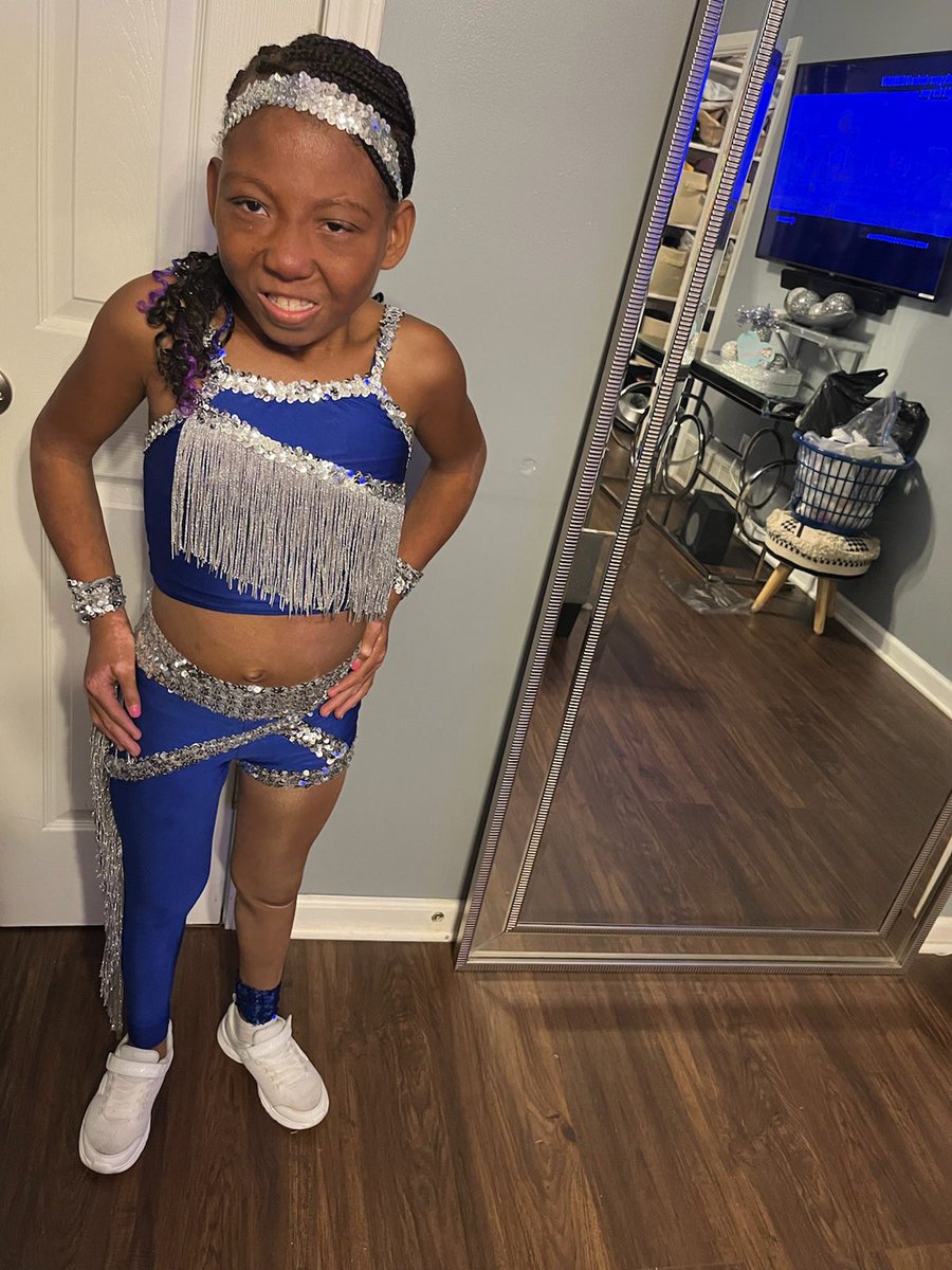 RebecTrivette's tweet photo. This girl shined today while participating with her peers in a non academic setting!  24K majorettes at FWCHS. @Supt_Hamlett @TAS_Tennessee @AlisonAGauld @Quin_Tate @fayettewarehigh @katawoods51 https://t.co/dEu0iyS2Gg