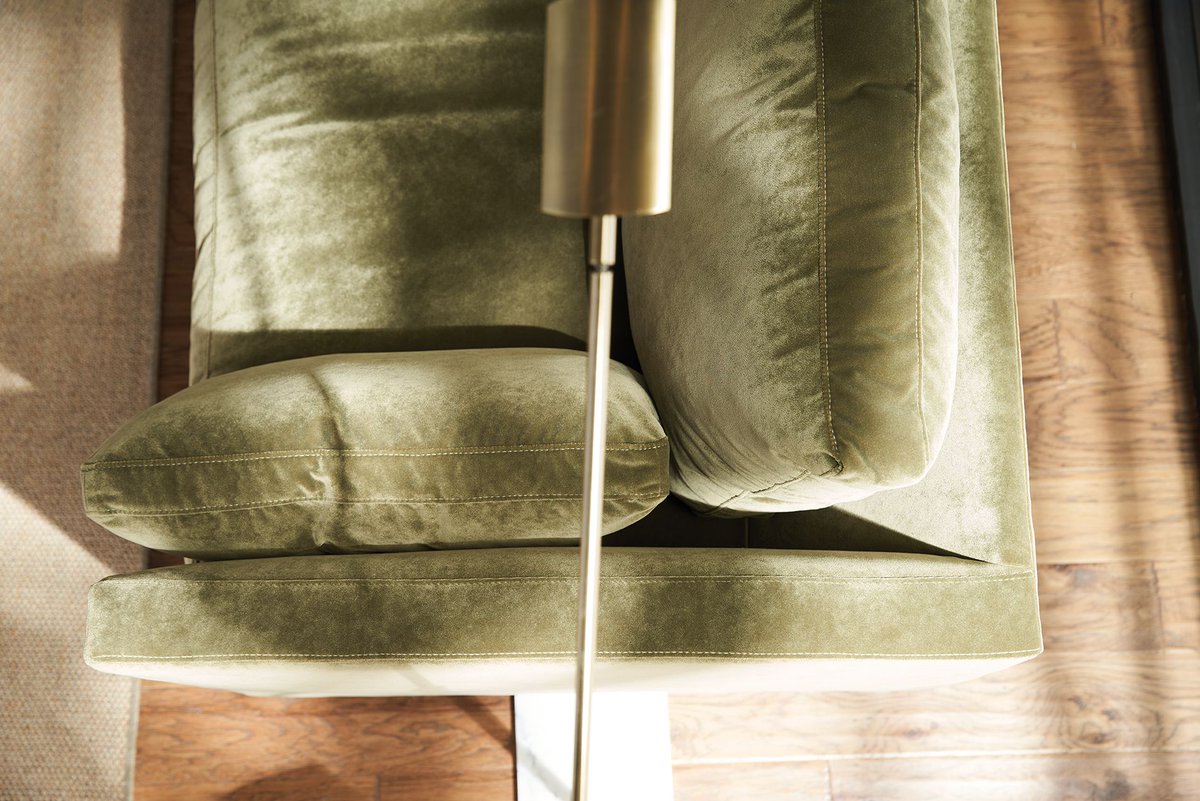 ChesterfieldWH's tweet photo. The Leo is truly unique. Available in many fabrics and configurations. Visit our showroom for more information. Mon-Sat 9AM-6PM and Sun 12PM-4PM. 

Posh+Modern. 

A #GoettlersOfDublin brand. 

#Sofas #Sectionals #CustomUpholstery #ChesterfieldWarehouse #DublinOnt https://t.co/wQNXINTBK1