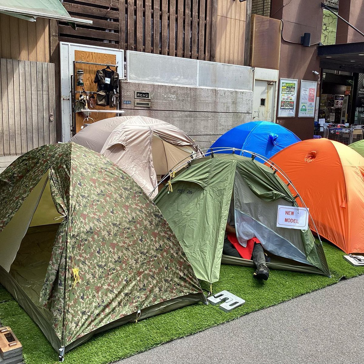 LBreath30's tweet photo. 国内山岳テントフェア@エルブレス新宿店!プロモンテ2023年ニューモデルが2点先行展示!アライテントも多数展示
#テント #tent #プロモンテ #puromonte #ダンロップ #dunlop #アライテント #araitent https://t.co/H9IOqi1lRb