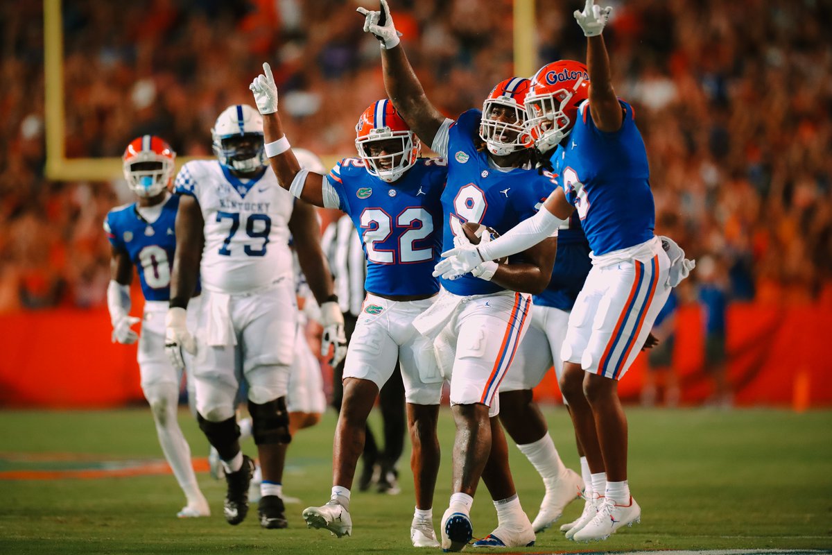GatorsFB's tweet photo. 📸 First half flicks https://t.co/hOZ6u95gJg