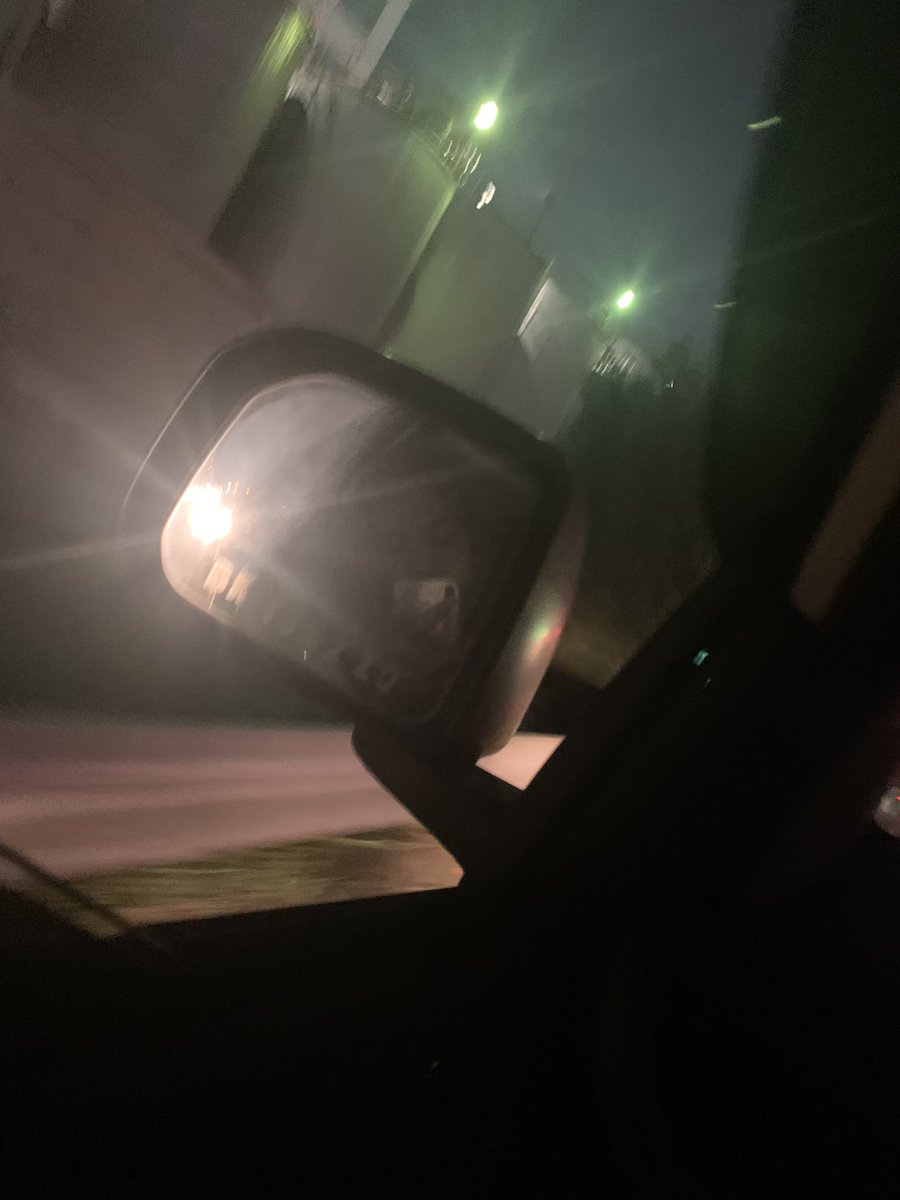 putrii16__'s tweet photo. Mimpi tapi tak berani, ingin pergi tak bernyali 😓 https://t.co/KWfciirRrP