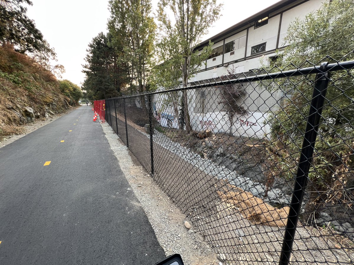 ColinPlant2026's tweet photo. Great to see improvements to Lochside trail between Quadra and McKenzie are complete. Thanks @crd_bc staff for the work and everyone for their patience. #Saanich #LochsideTrail https://t.co/MZSWW041UB