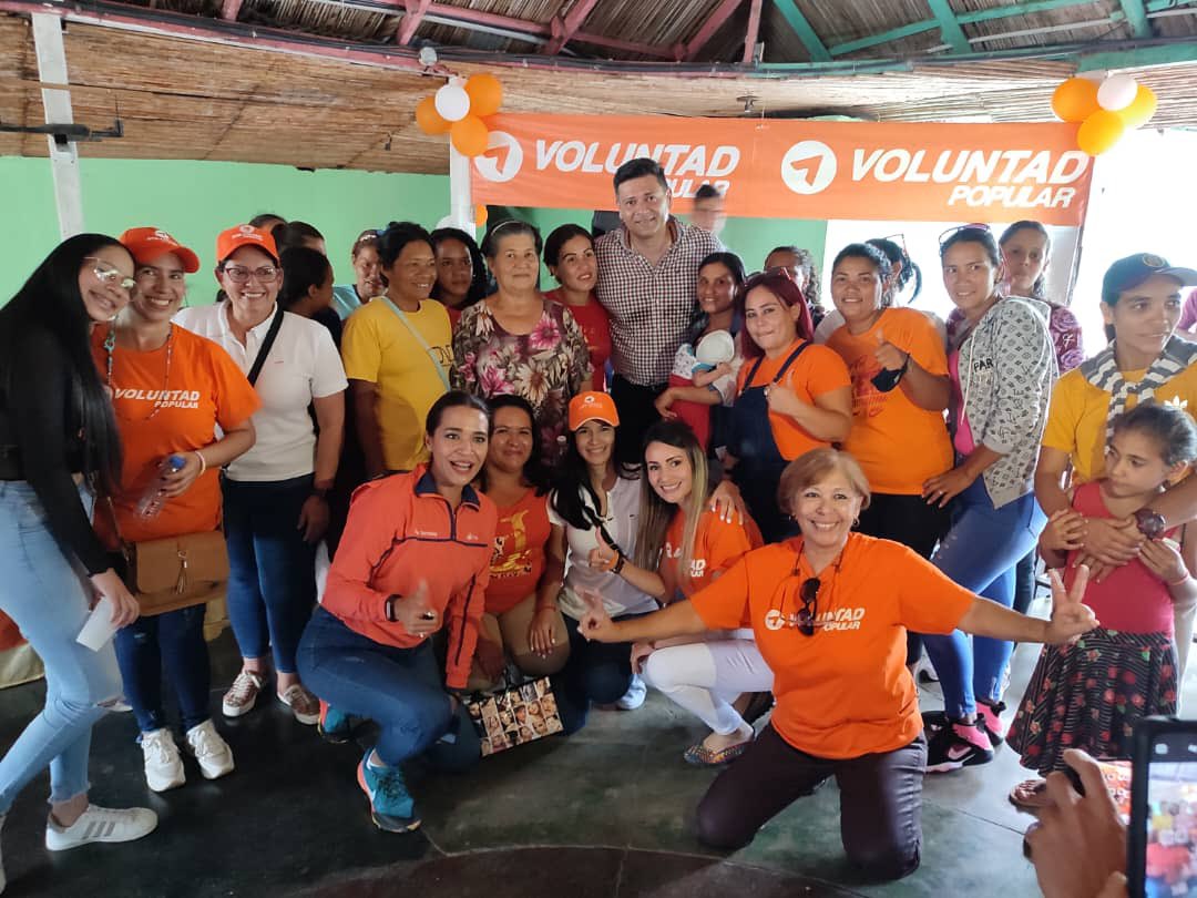 VpMujeres_'s tweet photo. Las Mujeres de @VoluntadPopular San Antonio municipio Acosta #Monagas, junto a nuestro coordinador político nacional @freddysuperlano seguimos organizadas y movilizadas por Venezuela 

#VuelvanCaras
#MujeresConVoluntad https://t.co/FnyEz2CPEJ