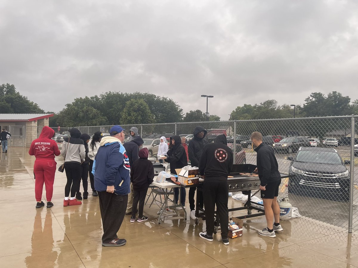 McBusinessClub1's tweet photo. Come get a brat or a burger at the football game before the game ends tonight! https://t.co/l5zfEE5j9n