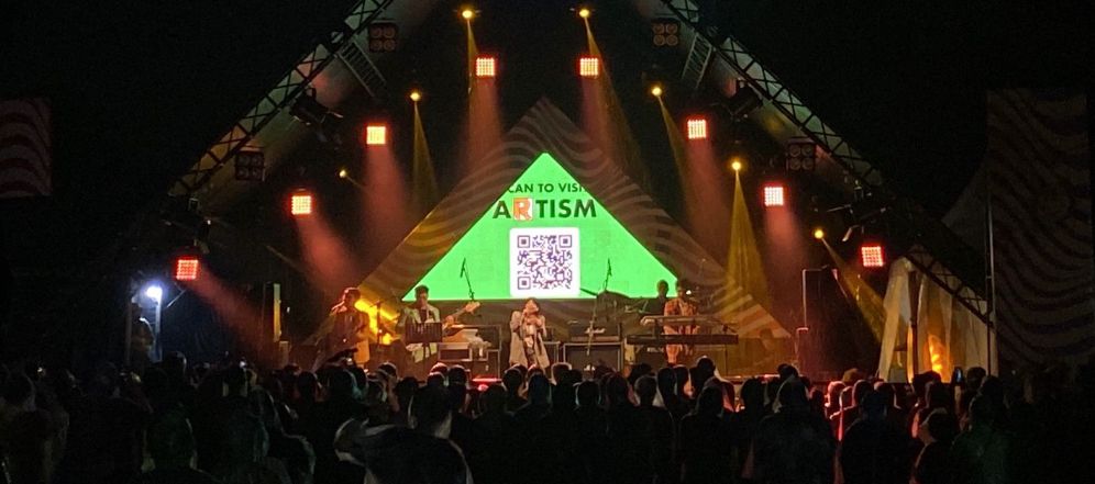 Rame woi event Sun Eater semalem, yg menarik sih LED nya ternyata itu hasil artwork Kreaby aka autism artist. Pas gw cek spotify, artwork nya jadi playlist Artism Exhibition dari Sun Eater. Cakeupp!!