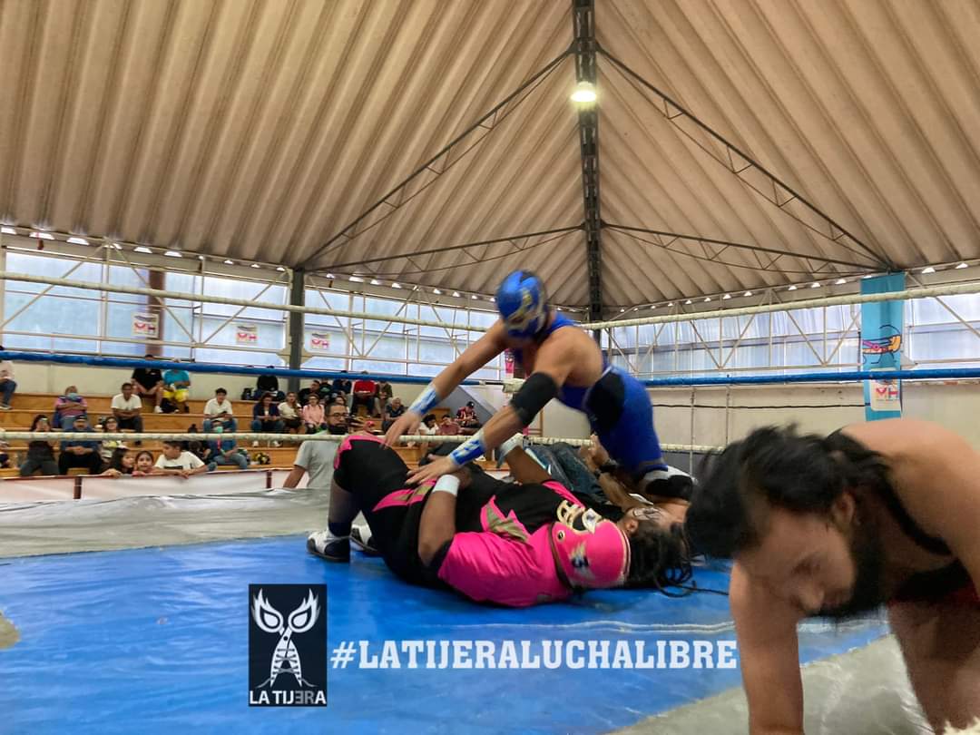 LaTijeraLucha's tweet photo. #Pasión, #Magnético y #SuperBrazo se llevan la lucha especial en el #ParqueEcologico18DeMarzo derrotando a #Takle, #Yoruba y #Catarsis en la función de #ProduccionesTragedias y la #DiputadaGabySalido...
#latijeraluchalibre https://t.co/54IQ2P3nbJ