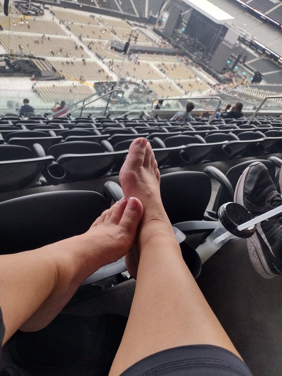 TaurusFeet4you's tweet photo. #feetfetish #feetpicsforsales #feetfeetfeet #concertfeet #feetinvegas https://t.co/ZuKyJwY2Oe