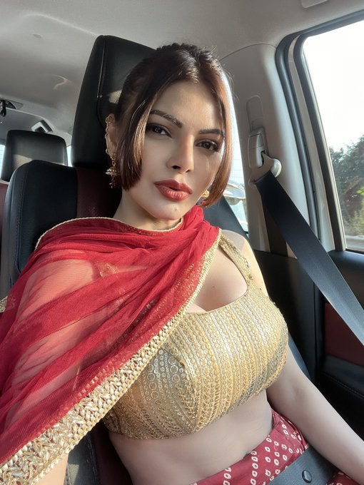 Sherlyn Chopra (शर्लिन चोपड़ा)🇮🇳 - एक ताज़गी, एक एहसास, एक ख़ूबसूरती, एक आस, एक आस्था, एक विश्वास.. यही है एक अच्छे दिन की शुरुआत #सुप्रभात #जय_श्री_कृष्ण https://t.co/1ANPdEgb5E
