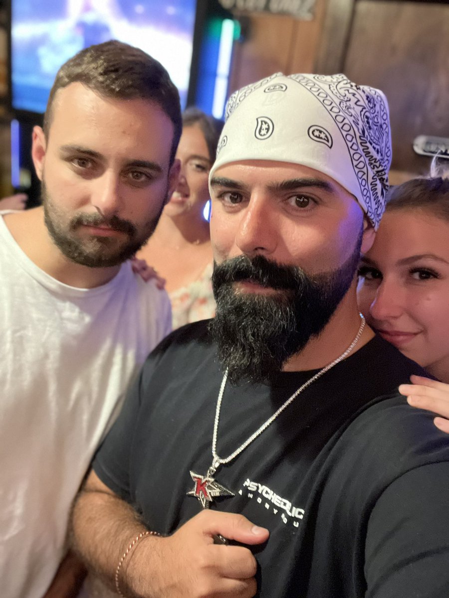 KEEM 🍿 on Twitter: “Salvo is on his tip toes again. His wife is real.”