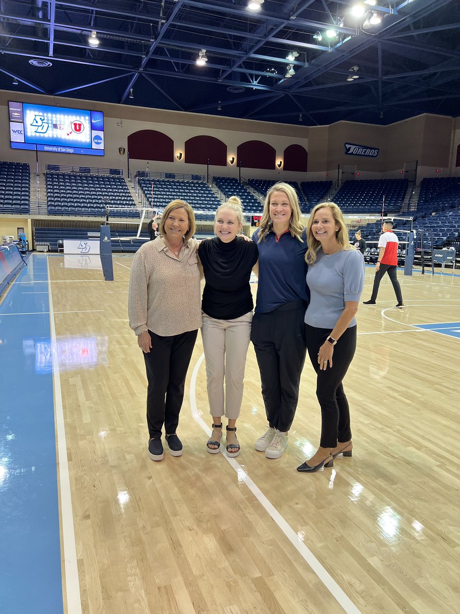 Thank you @USDVolleyball for hosting a great weekend! It’s pretty incredible to have every participating team being lead by a female head coach! @SMUVolleyball @UtahVolleyball #womencoachingwomen