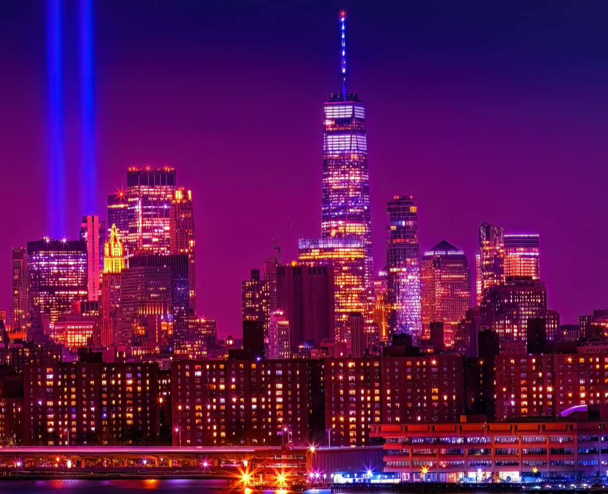 isardasorensen's tweet photo. The beautiful &amp; profoundly moving Tribute in Light shines by the World Trade Center tonight, on the eve of this 21st anniversary of 9/11. #NYC #TributeInLight #September11 #NeverForget911 https://t.co/H8Nv5SbO0d