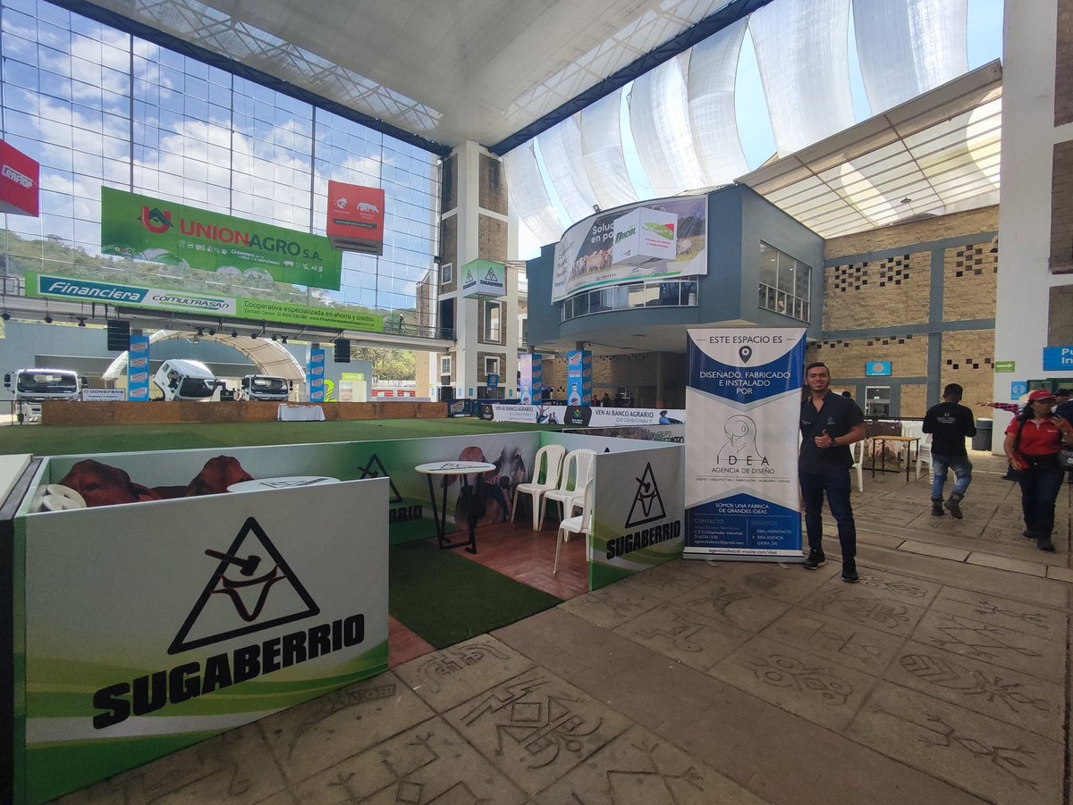 IDEA_DIS's tweet photo. El día de hoy tuvimos entrega de éste proyecto realizado para la compañía ganadera @sugaberrio en el marco del evento #FeriaGanaderaBga en @CenferSA de la ciudad de bucaramanga .
Somos una fábrica de grandes ideas.
By @IDEA_DIS
#diseñodeespacios #disenocolombiano #diseno #diseño https://t.co/CPk5BPIAPc