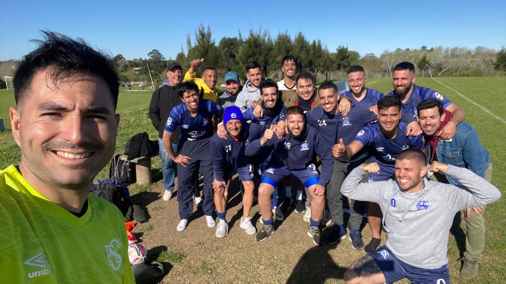 Sudada victoria..nunca muerto Salsa querido.. vamooo.

Tras encontrarse 0-3 en el primer tiempo, el Salsa revirtió el marcador y terminó ganando 4-3. 
Gran esfuerzo y compromiso. 
Vamos por mas!

#SalsabacheFC