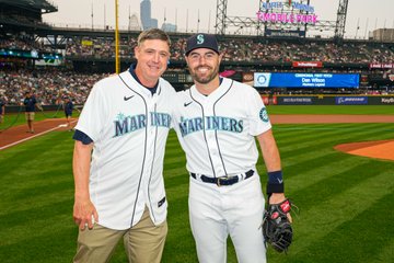 Photo of Dan Wilson and Curt Casali after tonight's first pitch. 