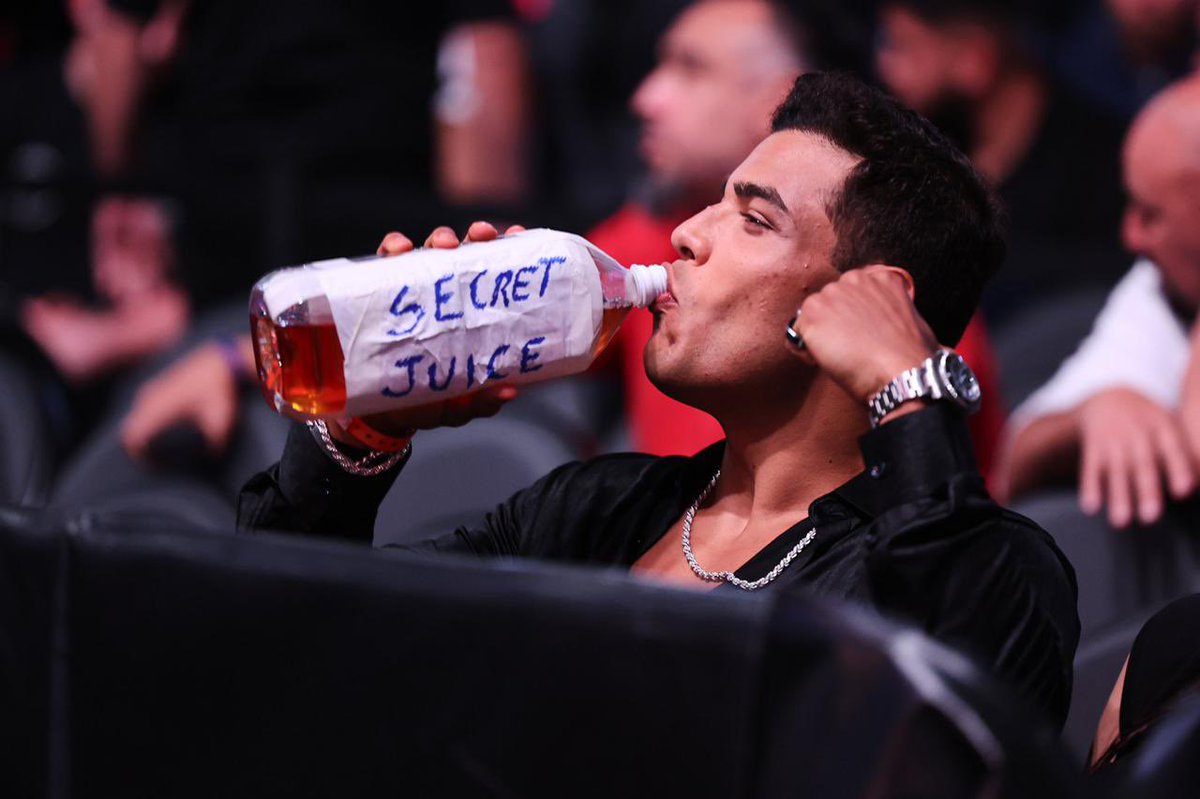 BorrachinhaMMA's tweet photo. #SecretJuice in da house MothefucHhersss https://t.co/lXl4arOR2M