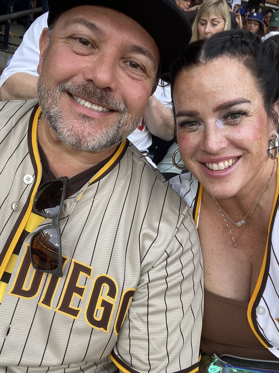 tiarachavez's tweet photo. #TimeToShine #sandiegopadres https://t.co/conqVKqaGk