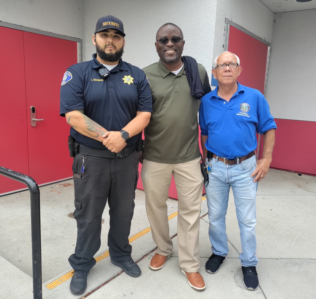 Had a great time connecting with families, the community, and staff today at the Back 2 School Boogie <a href="/RVHS_Mustangs/">Rancho Verde HS</a>. Special thanks to District Security and Facilities who were the behind the scenes heroes!
@ValVerdeUSD <a href="/ValVerdeAASC/">ValVerdeAASC</a> <a href="/VV_AFAMSUCCESS/">VVUSD African American Success Initiatives</a>