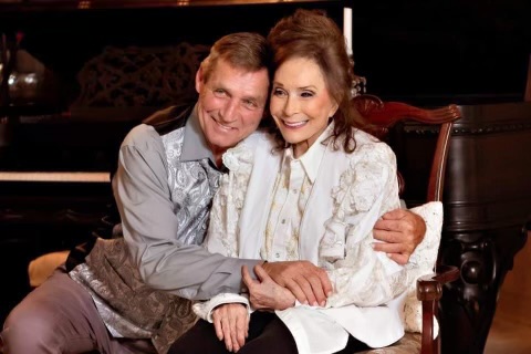 LorettaLynn's tweet photo. Wishing my Ernest Ray and his wife Crystal the happiest of anniversaries today! I swear she needs a medal many a days! I sure love them. #son #daughterinlove #loveisthefoundation https://t.co/ZI39mELlb5