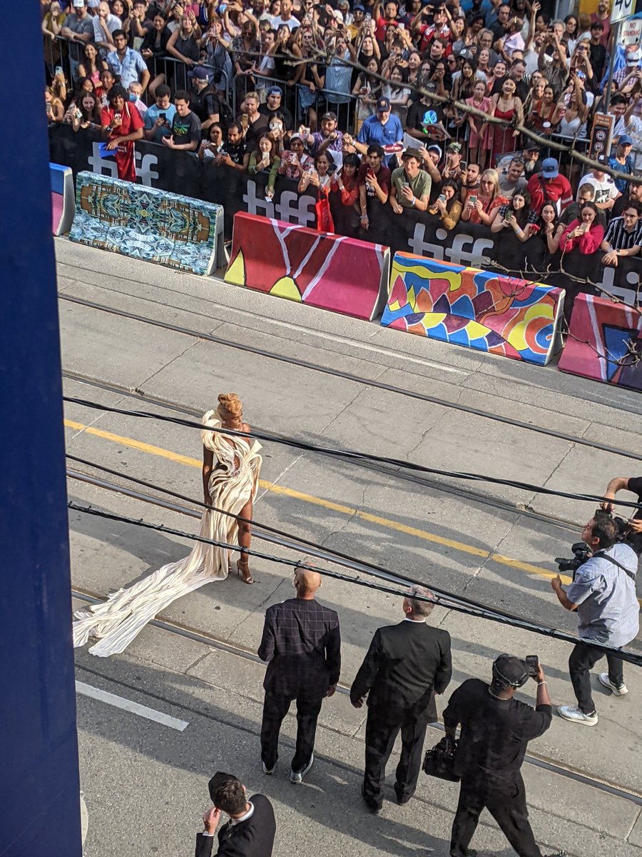 The city (and my love for film) is alive and well this <a href="/TIFF_NET/">TIFF</a> opening weekend! 

Loved the clever, intricate complexities of #GlassOnion Knives Out Mystery at tonight's world premiere #TIFF22