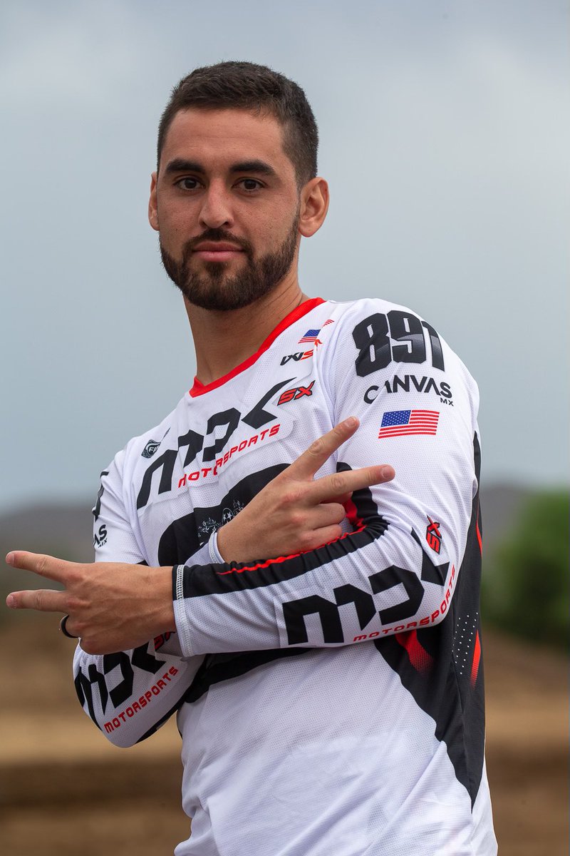 justinbogle19's tweet photo. Giddy up partner 🤠🍻 https://t.co/ZQbzqTDn4Y