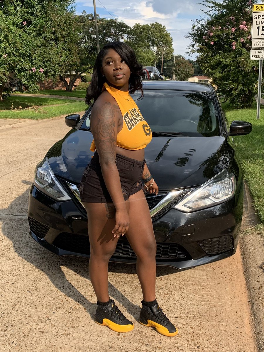 Tayy_C2's tweet photo. Oh how i LOVE game day🫶🏾💛
#GramFam https://t.co/uBC5KY5qXo