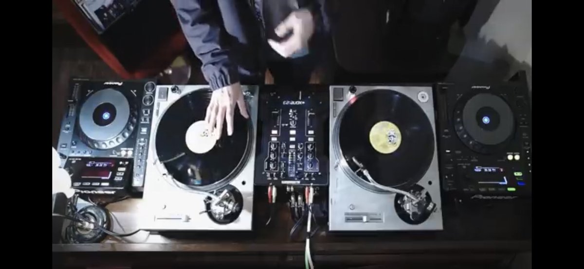 MixedChronical's tweet photo. RT @fulldjsets: PM Sessions Hour 2: FULL VINYL | 90’s Hiphop Set | Mili Themaniac a.k.a Mili (NAKED ARTZ, 瘋癲... https://t.co/FjvOVigTHs #hiphop #party #djs #djset #fulldjset #partytime #music #90s #freepromotion #Fresh #RETWEEET https://t.co/XB53sFicAQ