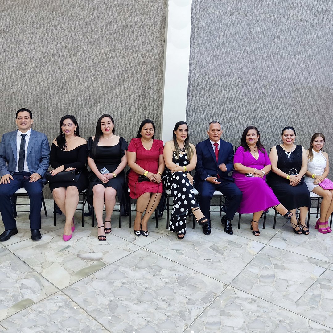 uaic_utmach's tweet photo. 👸🏻 #ReinaFIC2022
Se desarrolló el Baile de Gala y Eleccion de la Reina FIC 2022, cuya designación recayó en la Srta. Yessenia Lisseth Carreño. La Virreina de la FIC es la Srta. Ivanna Pauleth Álvarez y la Srta. Simpatía es la Srta. María Daniela Garcés.

#49AñosFIC https://t.co/DB0CImj66l