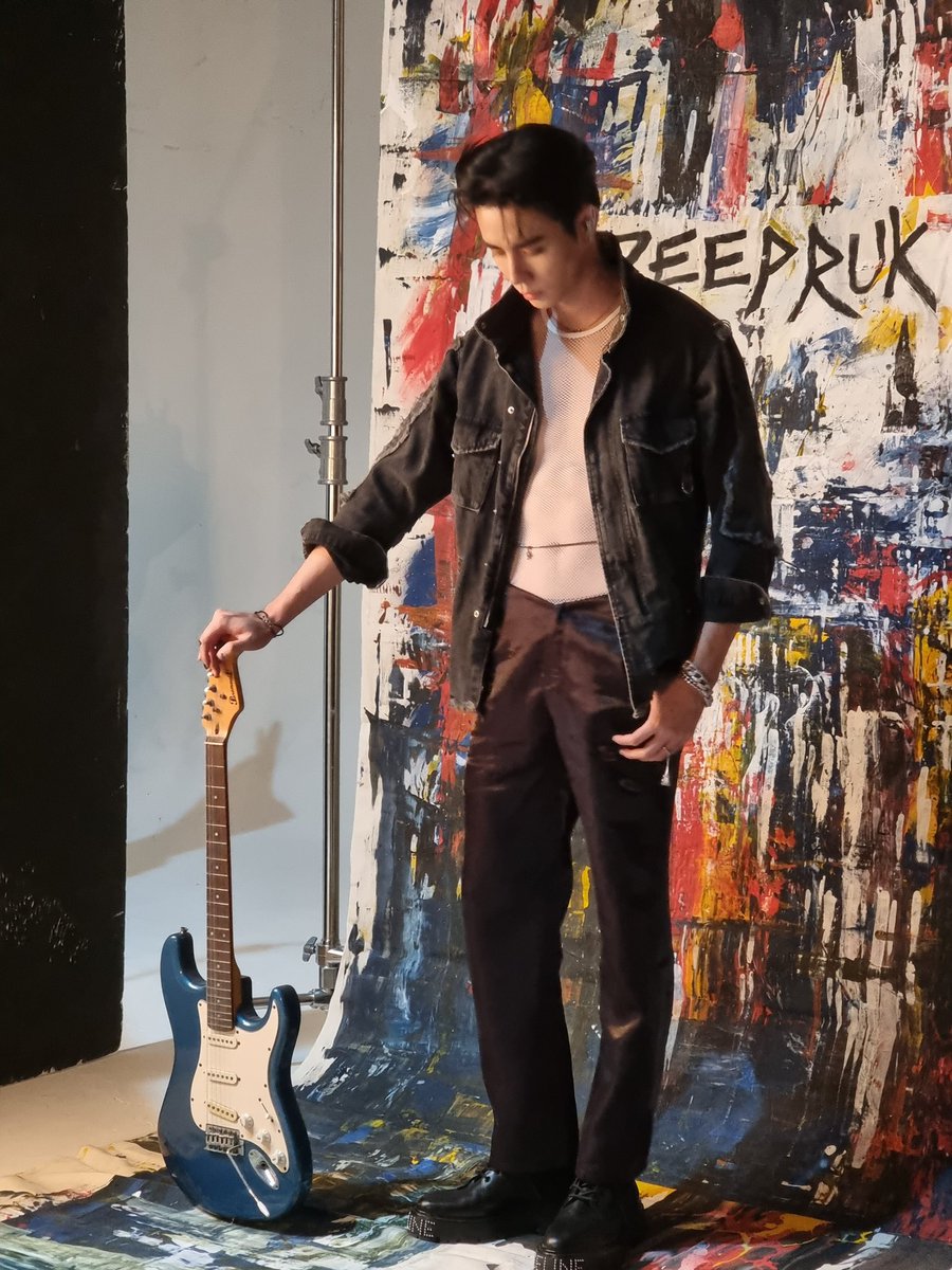 bbb_ooo_'s tweet photo. คิดอยู่นานว่าจะลงดีมั้ย เพราะเป็นแค่ส่วนหนึ่งเล็กๆที่ได้ช่วยทีมน้องแอลในวันถ่าย Poster และ VTR ให้พี่ซี แต่อยากแชร์ความน่ารักของ @zee_pruk ให้แฟนๆได้รู้ว่าพวกคุณรักคนไม่ผิด เพราะหน้ากล้องหลังกล้องพี่ซีก็คือคนดีที่หนึ่ง 🤟 (1)
#ZeeMeShowConCert
#ZeePruk https://t.co/Ddqi70FOv0