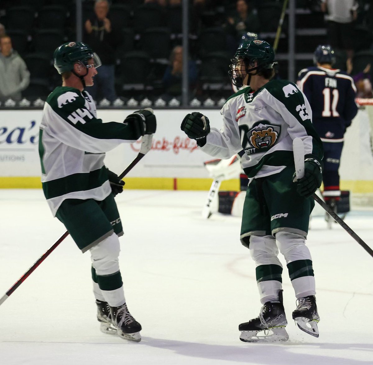 WHLsilvertips's tweet photo. Carter Bear’s first in a Tips uniform, from Jesse Heslop and Julien Maze.

The future is bright.

📸: @kristinophotos 

#LetsGoTips https://t.co/QF29n2JYhu