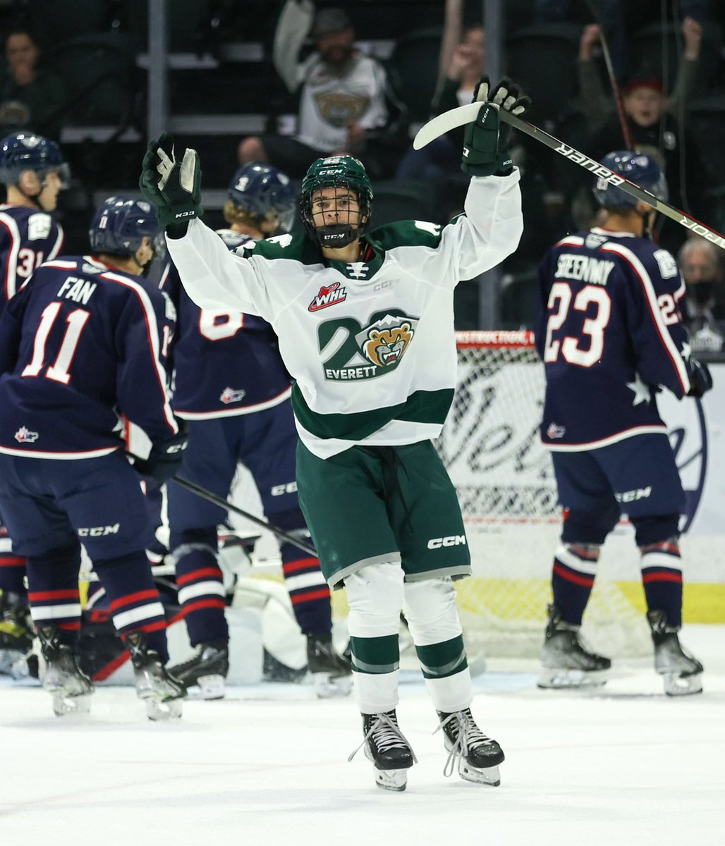 WHLsilvertips's tweet photo. Carter Bear’s first in a Tips uniform, from Jesse Heslop and Julien Maze.

The future is bright.

📸: @kristinophotos 

#LetsGoTips https://t.co/QF29n2JYhu