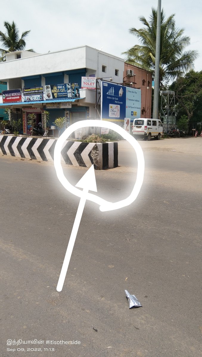 Aren't we are missing #Roadsafety here ? A #roadtrip connecting #OMR ie. #rajivgandhisalai from #thiruporur the #Temple town to #Chennai needed a safe ride without any hiccups for which there should be #Roadsafety signages.
@evvelu 
@CMOTamilnadu