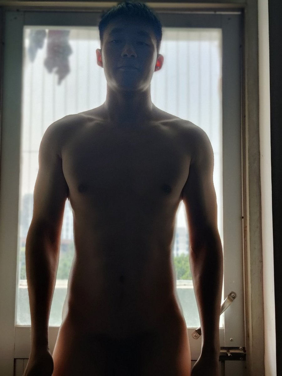 中秋假期快乐🥮
为了不浪费小假期，今晚想去酒吧体验一下