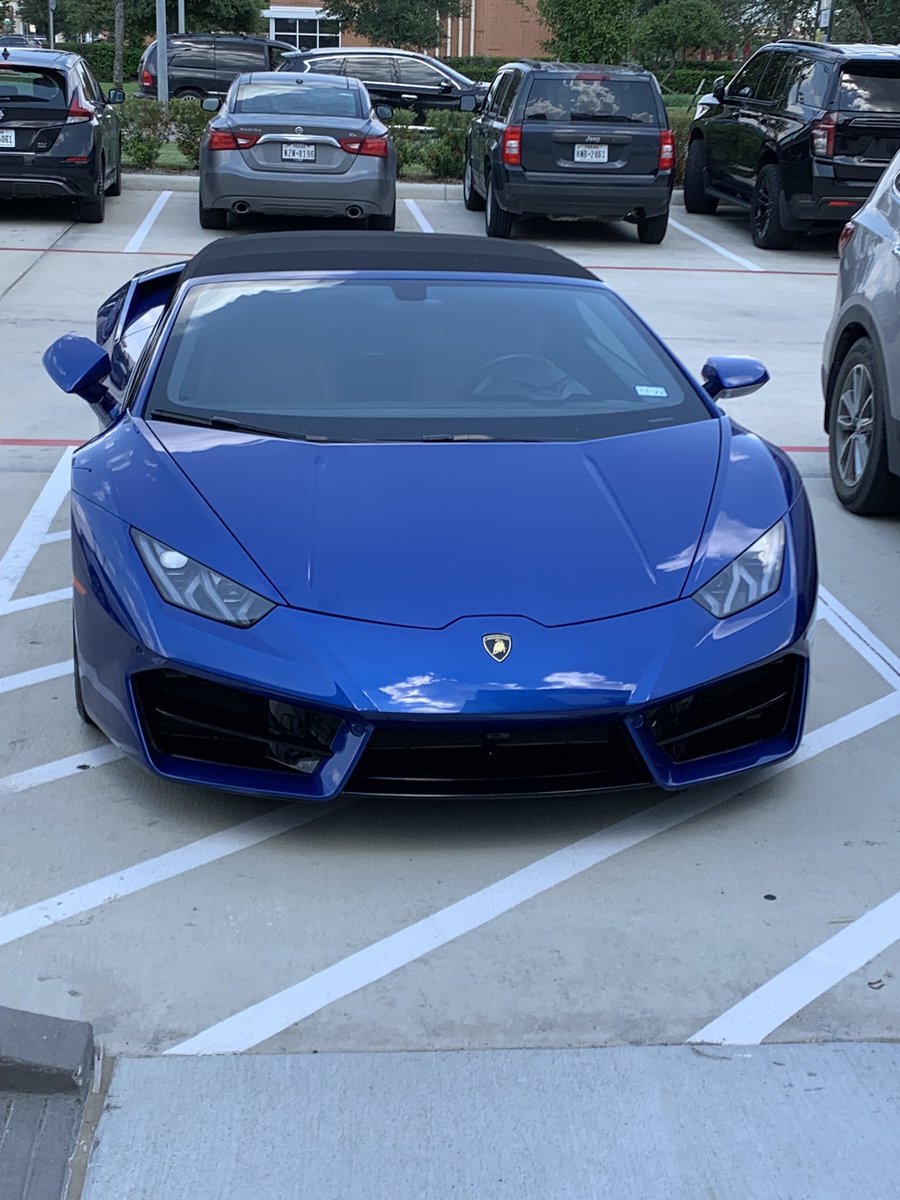 spy_alelo's tweet photo. Oh poor guy, he got a nice fat ticket and almost gets his ride towed away. All he wanted to do was to use the stripped Lambo parking zone. https://t.co/uv6yWDmGME