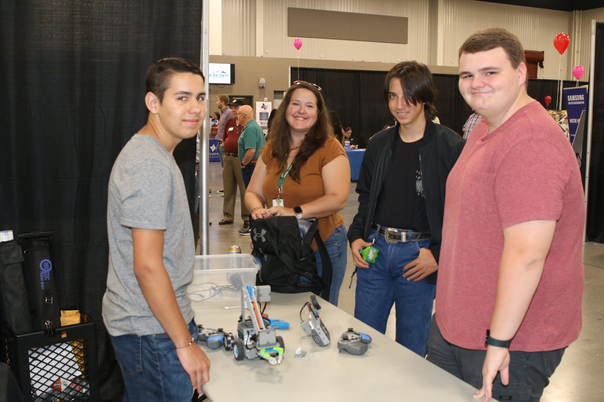 taylorducks's tweet photo. Legacy students sharing the fun of robotics at today's Expo. #ThisIsTaylorISD https://t.co/JpNgZiieP5