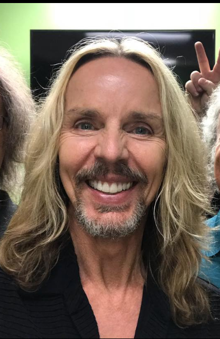 Happy 69 birthday to the amazing Styx guitarist and singer Tommy Shaw! 