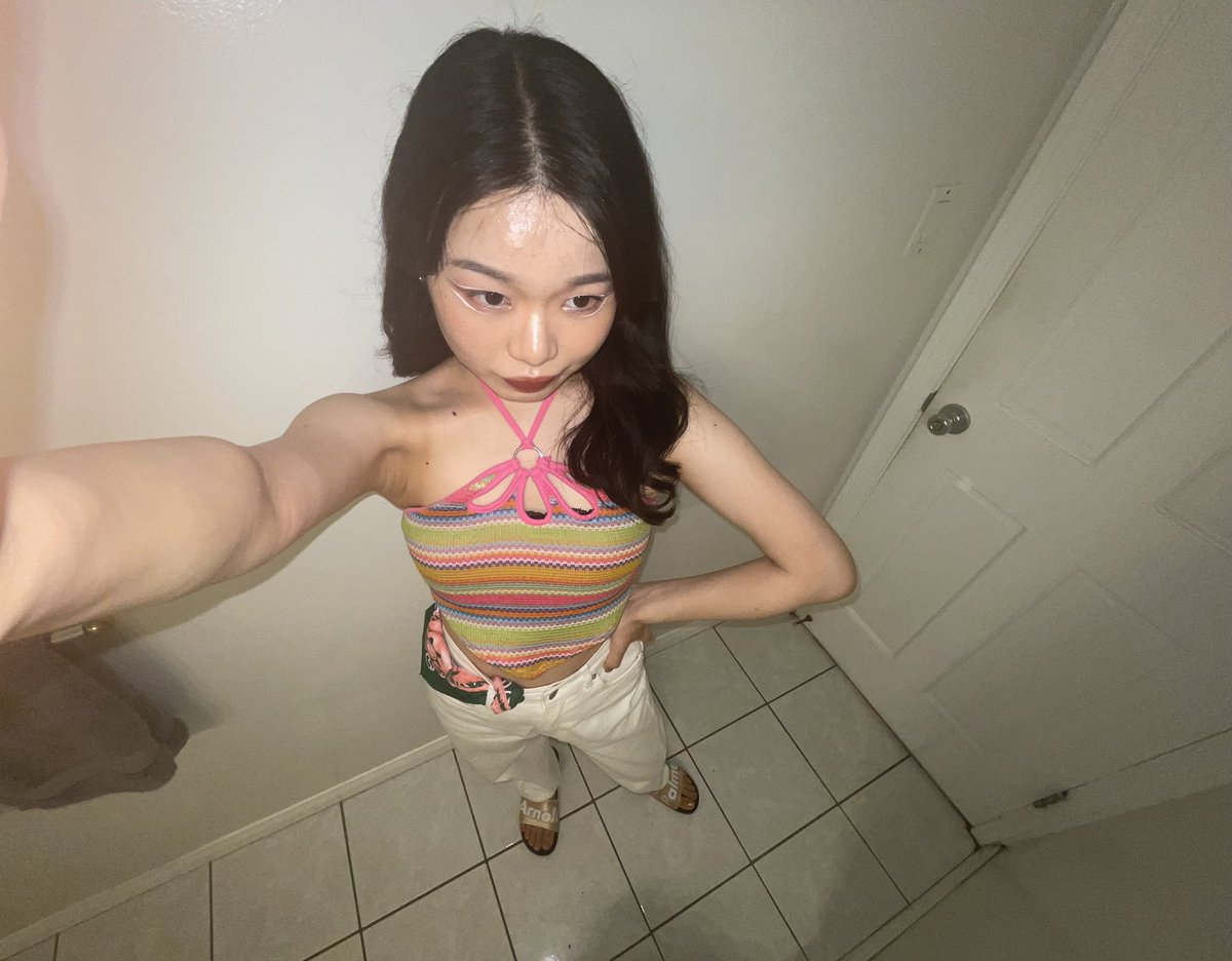 cloud___candy's tweet photo. Finally I’ve landed on chromatica!!! 

#ChromaticaBallLA https://t.co/1GFV2Tr4Zy