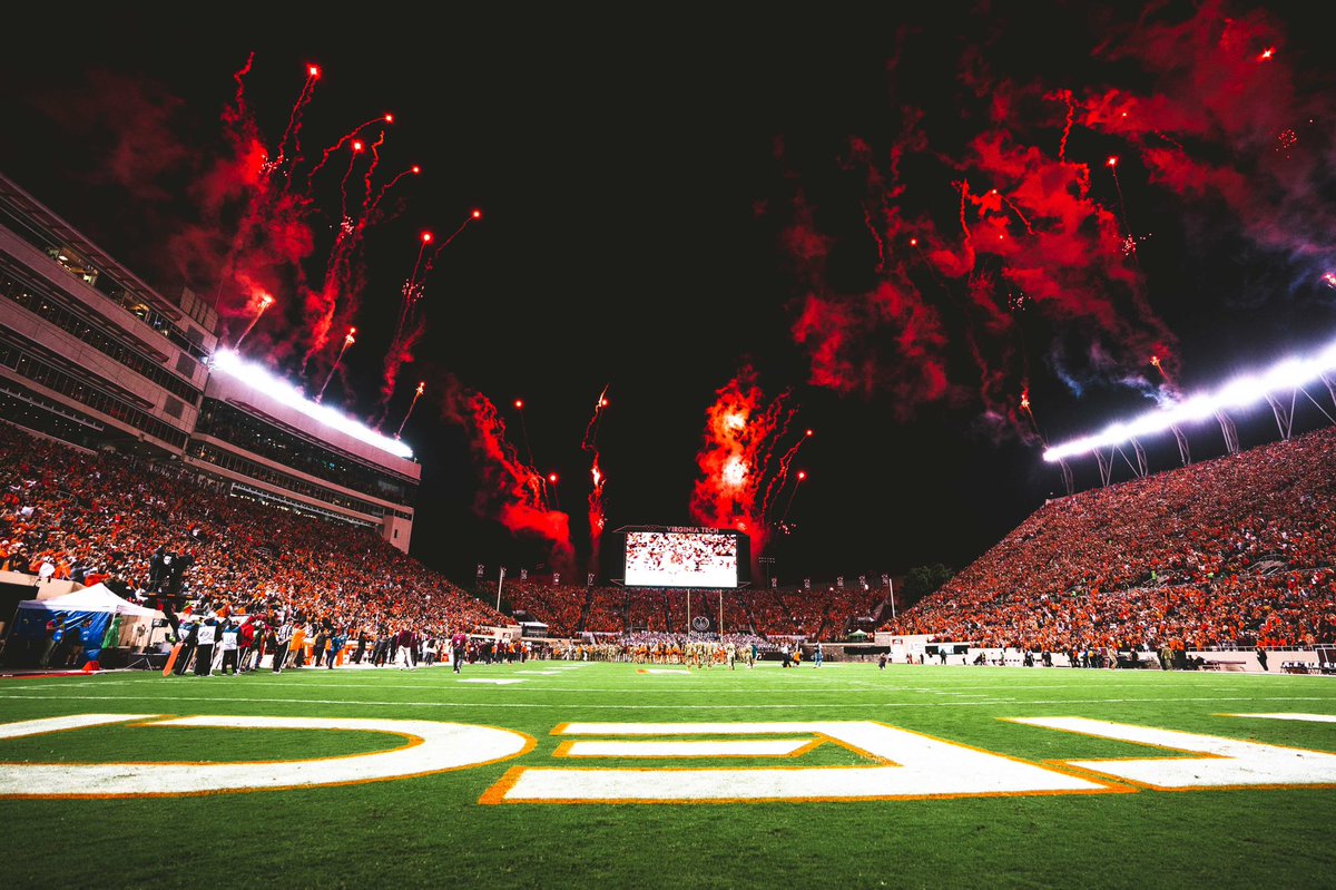 HokiesFB's tweet photo. 🅂🄾🄻🄳 🄾🅄🅃 ɢᴀᴍᴇ

#HokieNation, you da best 🫶

#ThisIsHome | #GroundUp https://t.co/Ev4rXTHKFe