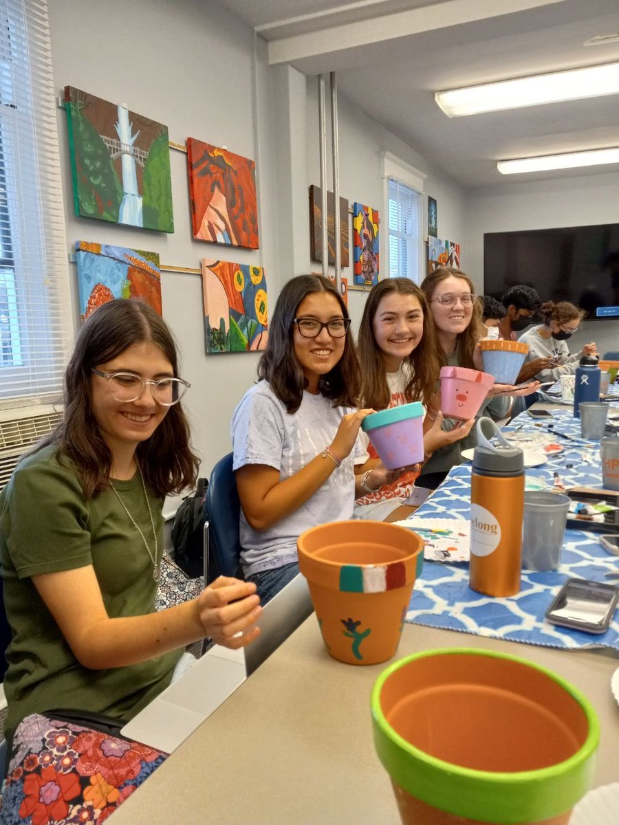 CHPIllinois's tweet photo. First honors after dark: Planting event run by HSC Art was a success! 
Here are some pictures of our students and a joke:

Why are plants great emotional support? 
Because they be-leaf in you! 🪴 
#illini https://t.co/n8w867ei6B