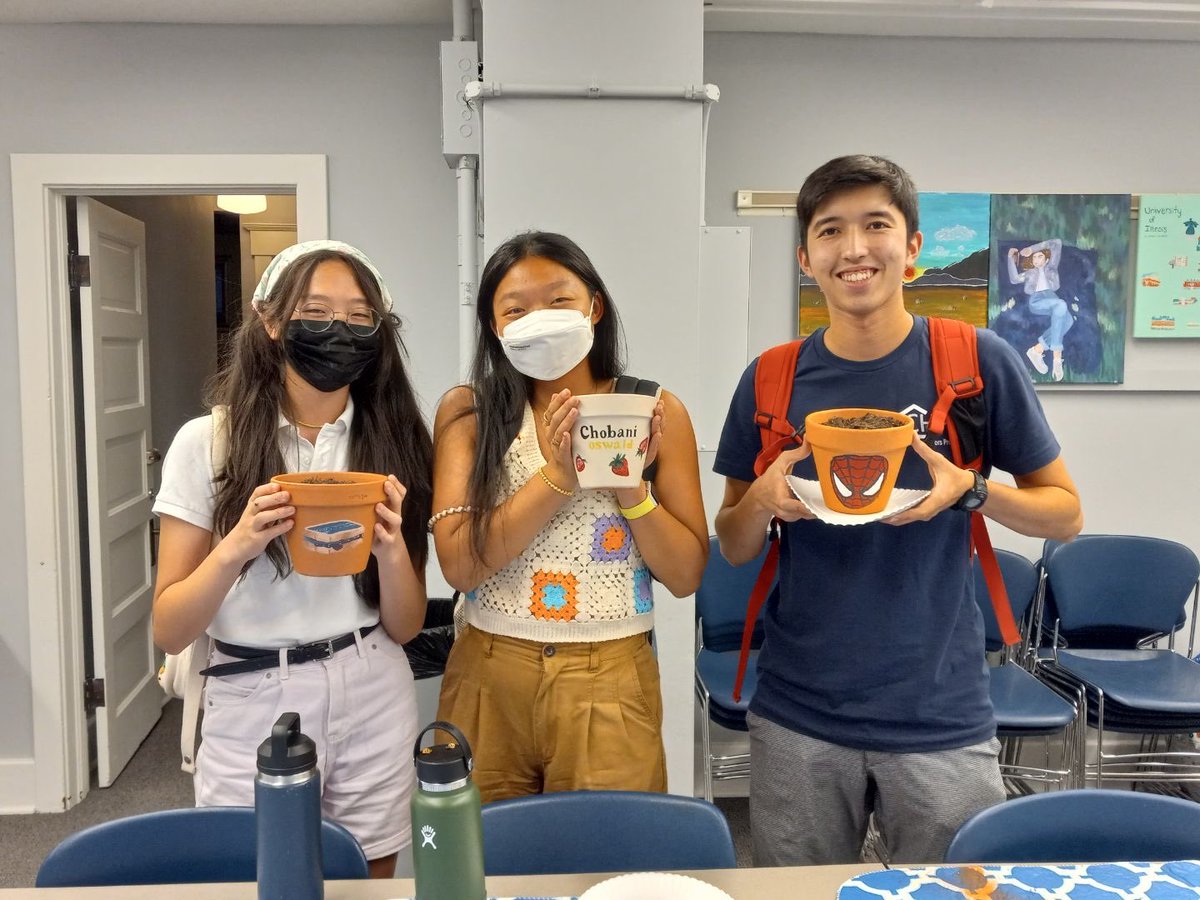 CHPIllinois's tweet photo. First honors after dark: Planting event run by HSC Art was a success! 
Here are some pictures of our students and a joke:

Why are plants great emotional support? 
Because they be-leaf in you! 🪴 
#illini https://t.co/n8w867ei6B